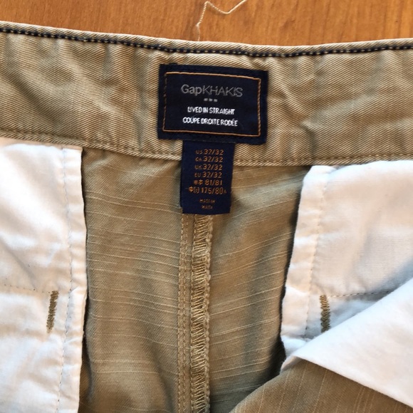 32/32 GAP Khakis - Picture 2 of 4